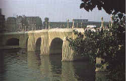 Christo. Supakuotas Pont Neuf tiltas. Paryžius